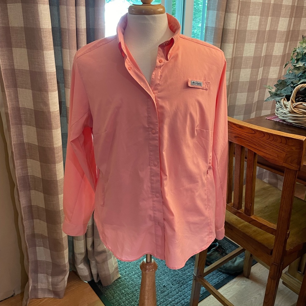 Columbia PFG pink snap lightweight performance gear long sleeve snap up shirt